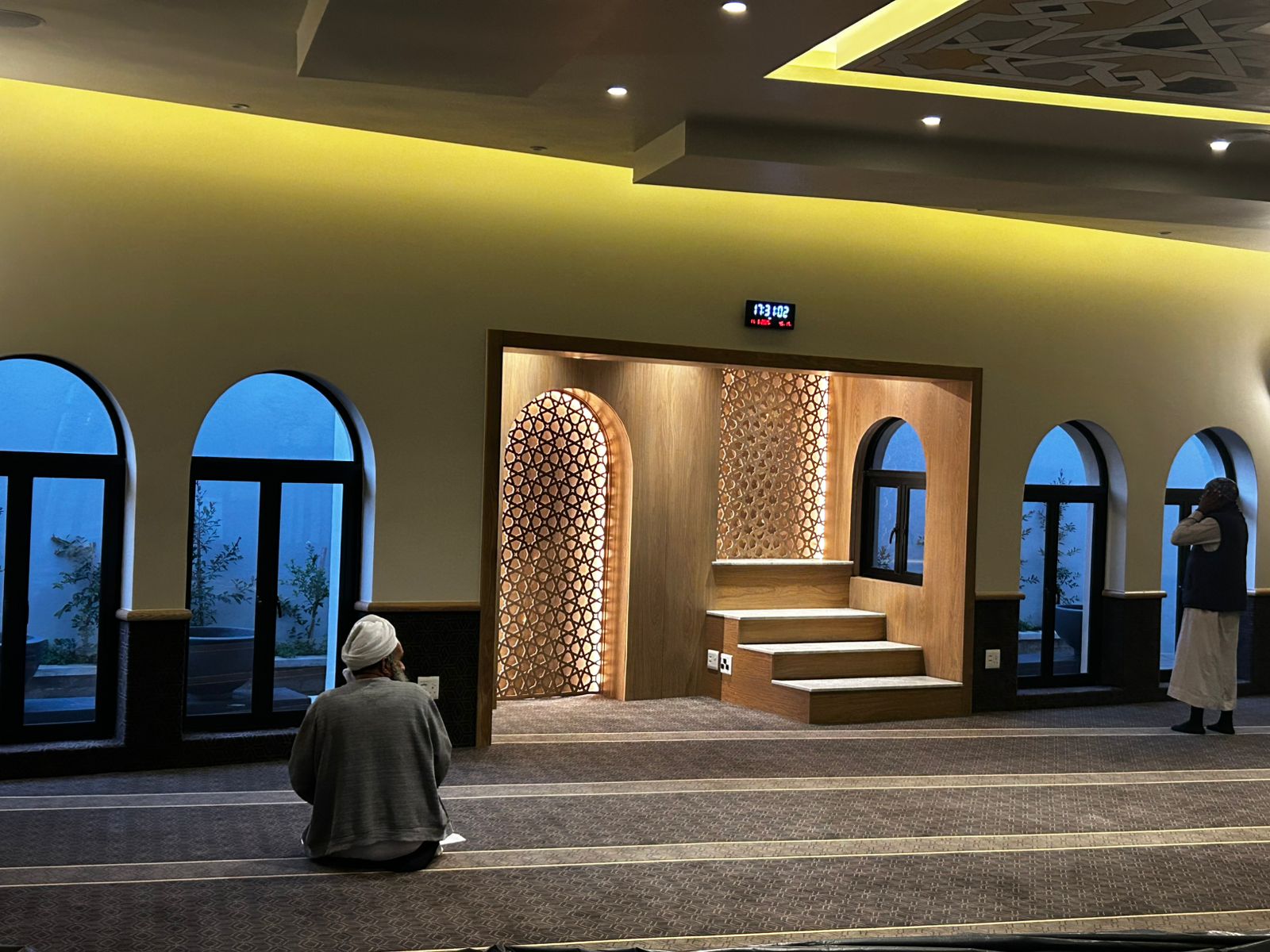 Prayer hall, mihrab and minbar